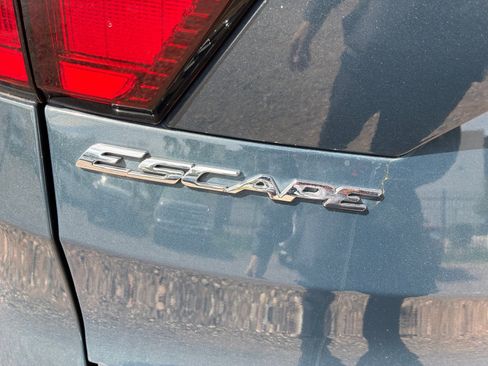Used 2018 Ford Escape SE image 16