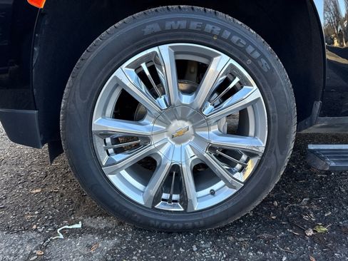 Used 2024 Chevrolet Suburban High Country image 27