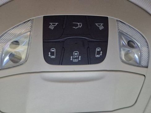 Used 2024 Chrysler Pacifica Touring-L image 20