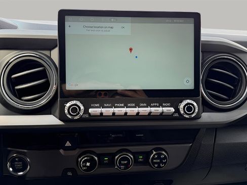 Used 2016 Toyota Tacoma TRD Sport w/ Towing Package image 40