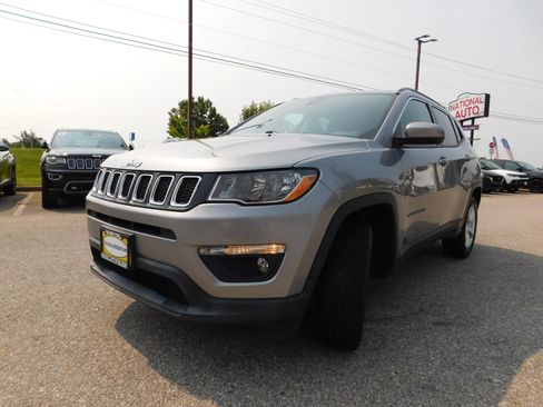 Used 2019 Jeep Compass Latitude w/ Popular Equipment Group AWD/4WD image 4