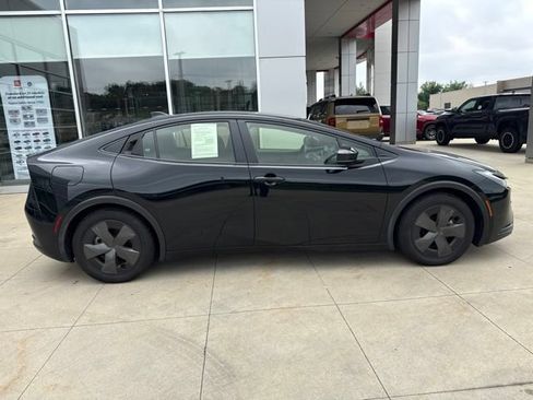 Used 2024 Toyota Prius Prime FWD image 8