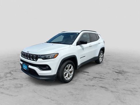 Used 2024 Jeep Compass Latitude AWD/4WD image 4