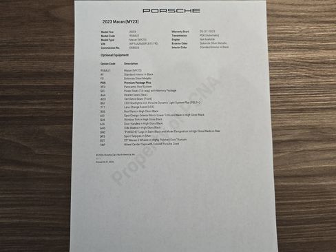 Certified 2023 Porsche Macan AWD/4WD image 28