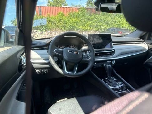 Used 2024 Jeep Compass Limited AWD/4WD image 8