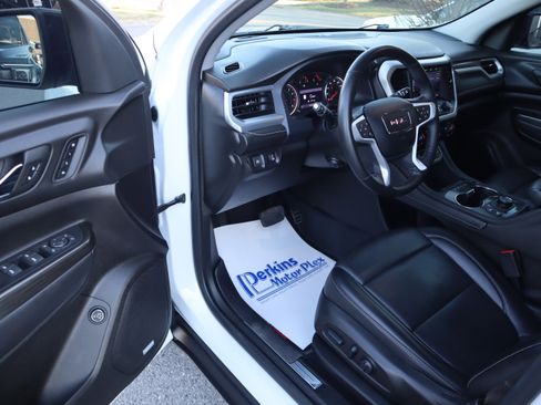 Used 2023 GMC Acadia SLT w/ Elevation Edition image 3