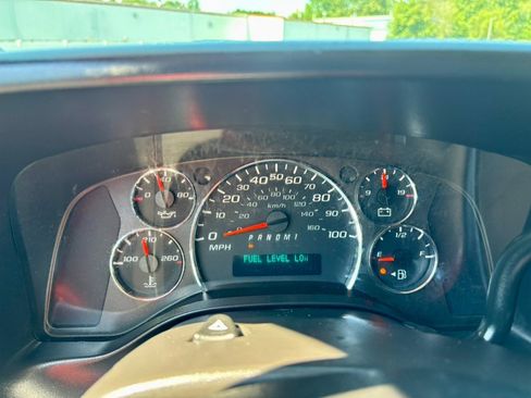 Used 2017 GMC Savana 2500 Extended RWD image 17