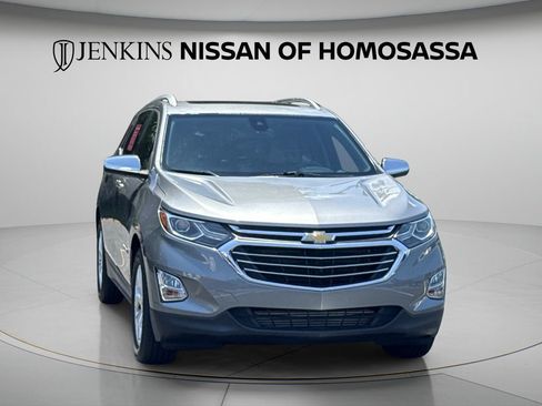 Used 2018 Chevrolet Equinox Premier FWD image 2
