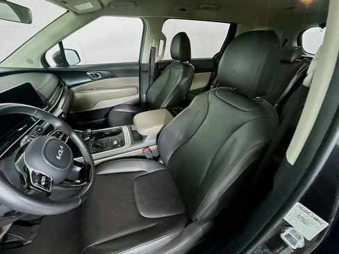Used 2025 Kia Carnival FWD image 13