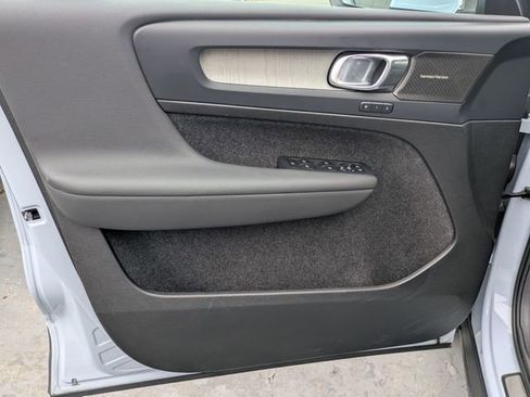 Certified 2025 Volvo XC40 B5 Plus w/ Climate Package AWD/4WD image 10