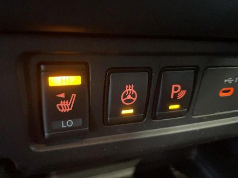 Used 2024 Nissan Frontier SV w/ SV Convenience Package image 11