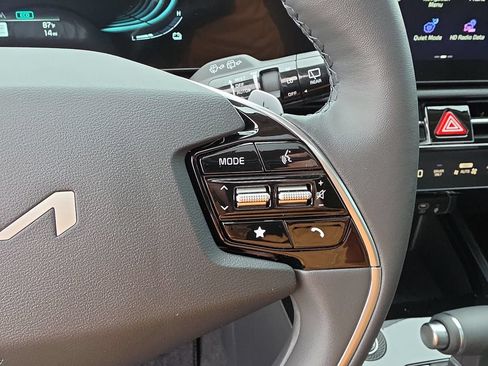 New 2026 Kia Niro SX Touring FWD image 33