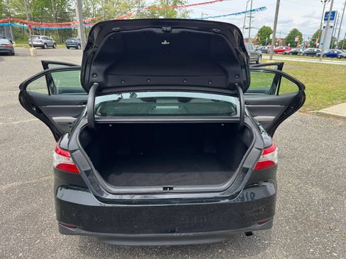 Used 2018 Toyota Camry LE FWD image 12