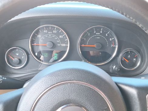 Used 2016 Jeep Wrangler Unlimited Sahara w/ Connectivity Group image 15