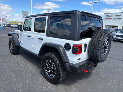 Used 2025 Jeep Wrangler Unlimited Rubicon AWD/4WD image 3
