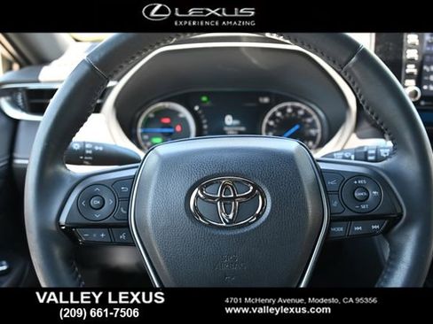Used 2022 Toyota Venza XLE AWD/4WD image 9