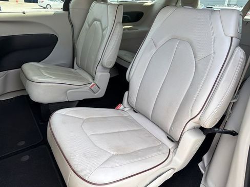Used 2020 Chrysler Pacifica Limited FWD image 20