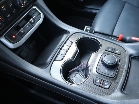 Used 2023 GMC Acadia SLT w/ Elevation Edition FWD image 30