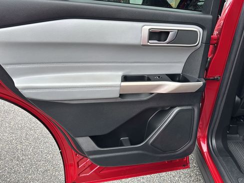 Used 2022 Ford Explorer XLT w/ Equipment Group 202A image 15