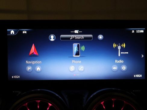 Used 2025 Mercedes-Benz GLB 250 4MATIC image 40