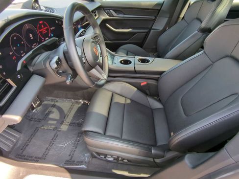 Used 2025 Porsche Taycan image 10