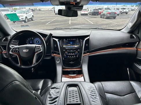 Used 2017 Cadillac Escalade ESV Luxury AWD/4WD image 24