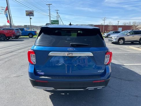 Used 2022 Ford Explorer XLT w/ Equipment Group 202A image 4