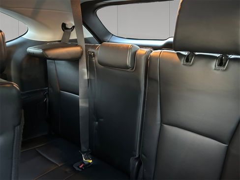 Used 2023 Toyota Highlander XLE image 16