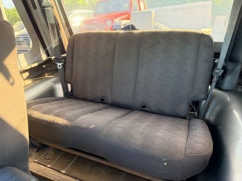 Used 2004 Jeep Wrangler X AWD/4WD image 13