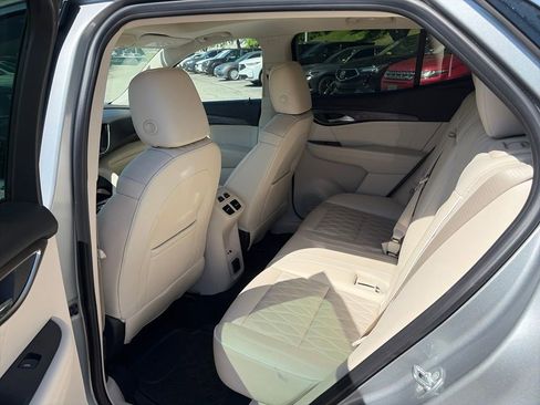 Used 2023 Buick Envision Avenir FWD image 9