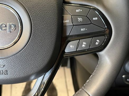 Used 2023 Jeep Cherokee Altitude Lux AWD/4WD image 12