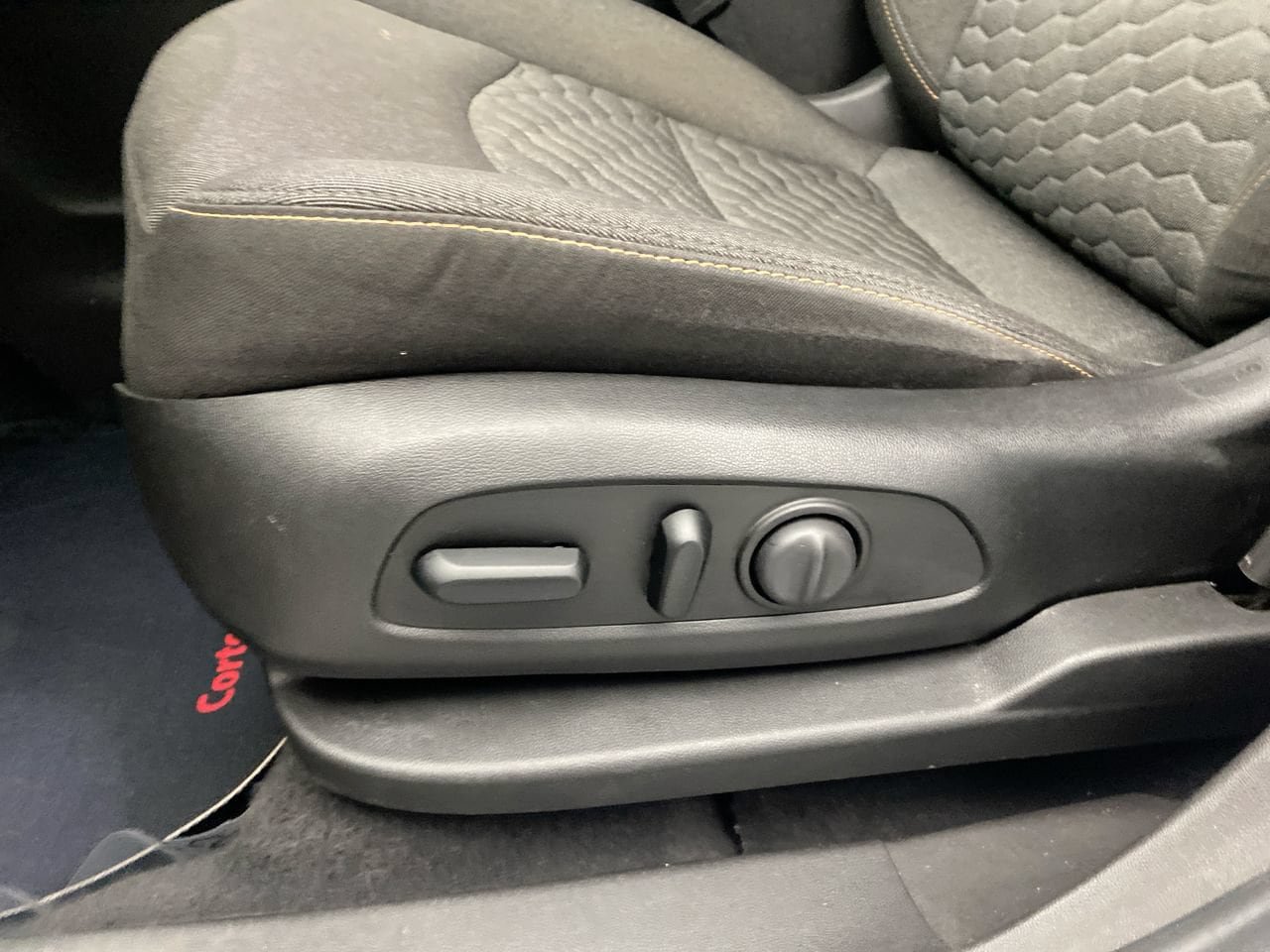Used 2020 Chevrolet Equinox LT w/ Driver Convenience Package FWD image 13