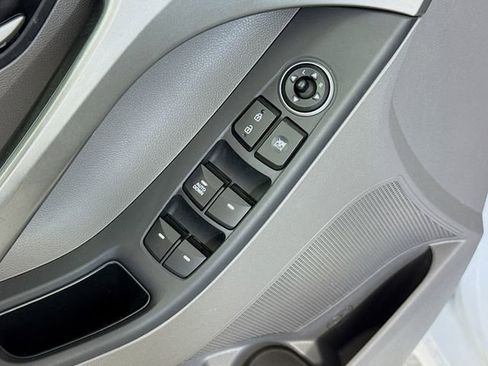 Used 2015 Hyundai Elantra SE image 17