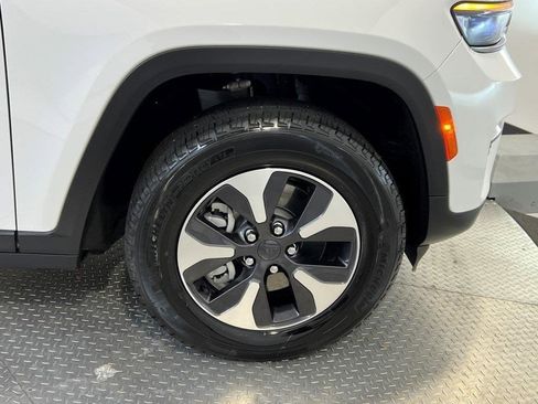 Used 2024 Jeep Grand Cherokee Limited 4xe image 12