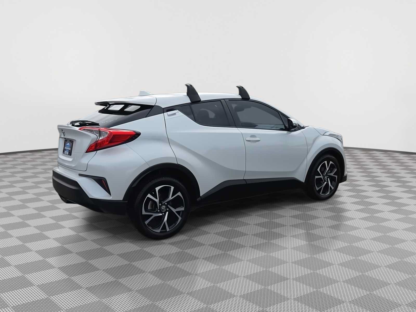 Used 2018 Toyota C-HR XLE FWD image 8