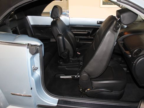 Used 2010 Volkswagen Beetle Convertible FWD image 22