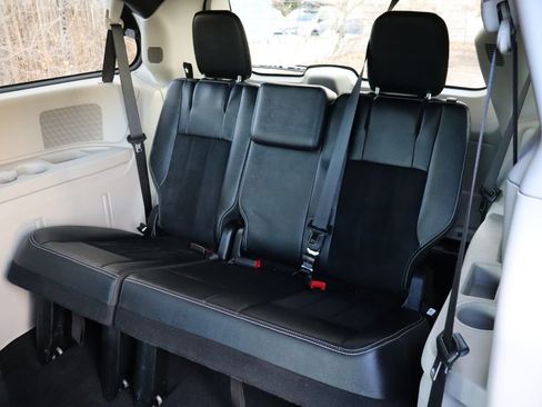 Used 2018 Dodge Grand Caravan SXT w/ Rear Park Assist Package image 21