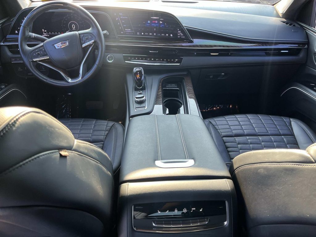 Used 2024 Cadillac Escalade Sport Platinum w/ Heavy-Duty Trailer Package AWD/4WD image 12