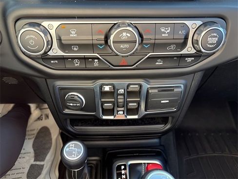 Used 2021 Jeep Wrangler Unlimited Sahara w/ Uconnect 4C Nav & Sound Group image 15