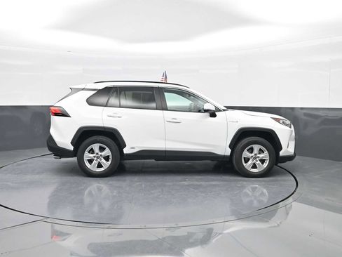 Used 2021 Toyota RAV4 XLE w/ Convenience Package image 9