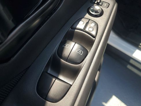 Used 2022 Nissan Kicks S FWD image 18