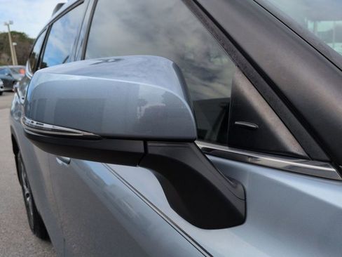 Used 2021 Toyota Highlander XLE image 12