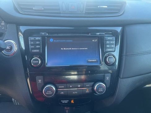 Used 2017 Nissan Rogue SL w/ SL Premium Package image 17