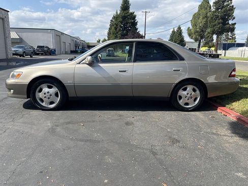 Used 2000 Lexus ES 330 FWD image 6