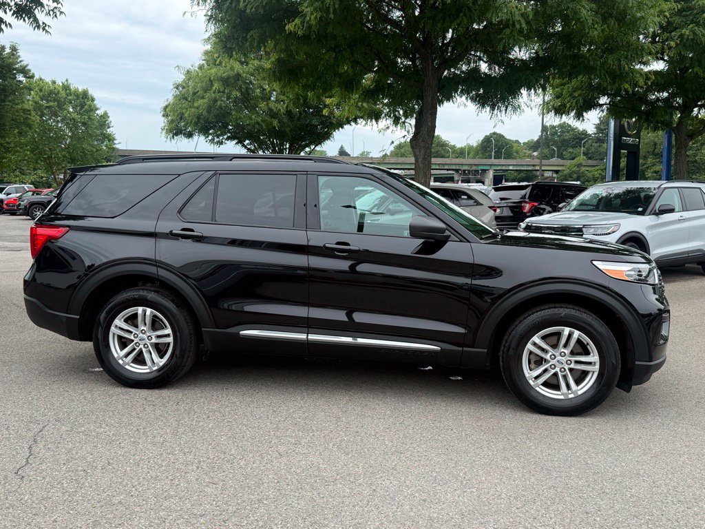 Used 2023 Ford Explorer XLT AWD/4WD image 5
