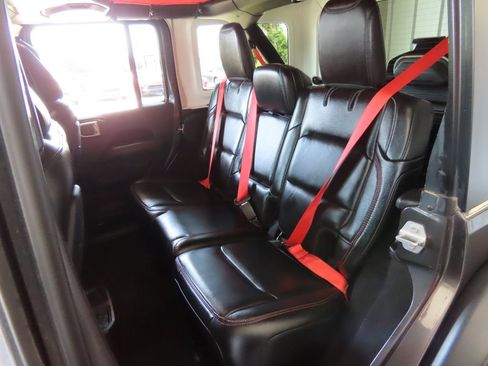 Used 2020 Jeep Wrangler Unlimited Rubicon w/ Quick Order Package 28Y Recon AWD/4WD image 25