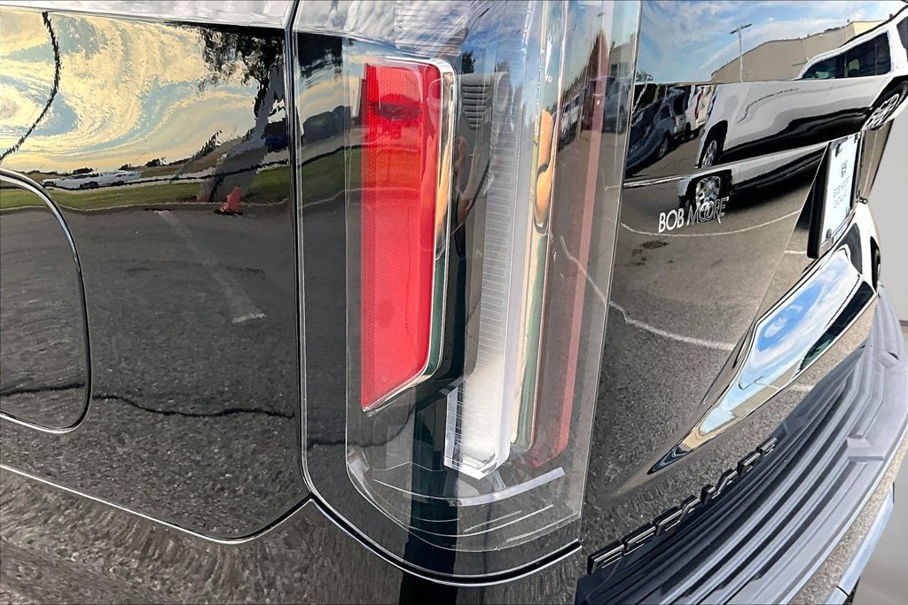 Used 2023 Cadillac Escalade Sport w/ LPO, ONYX Package AWD/4WD image 33