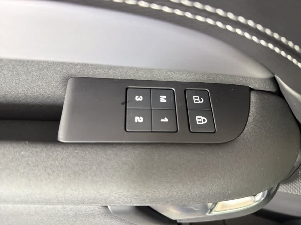 New 2026 Land Rover Discovery Limited Edition AWD/4WD image 26