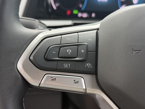 Used 2024 Volkswagen Atlas Cross Sport SE AWD/4WD image 36