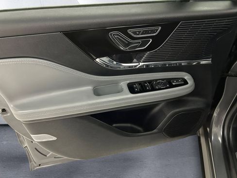 Used 2021 Lincoln Corsair FWD w/ Premium Package image 12